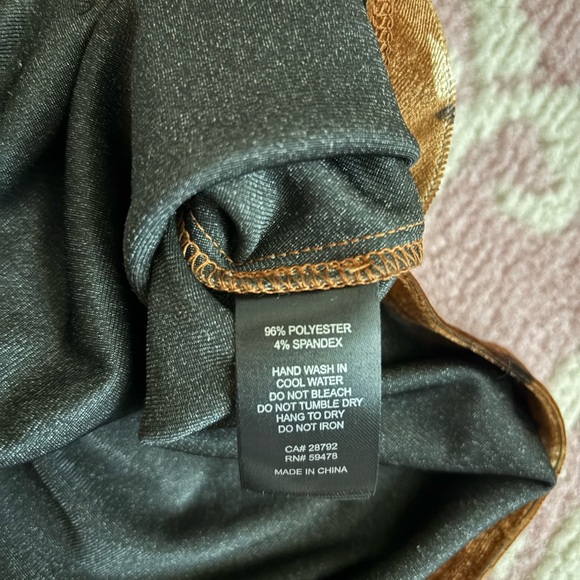 House of Harlow 1960 Velvet like Floral Dress in Goldish Brown - Picture 10 of 10